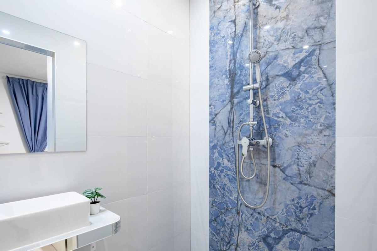 Central - New - Quiet Sleep Apartment Budapest Bagian luar foto