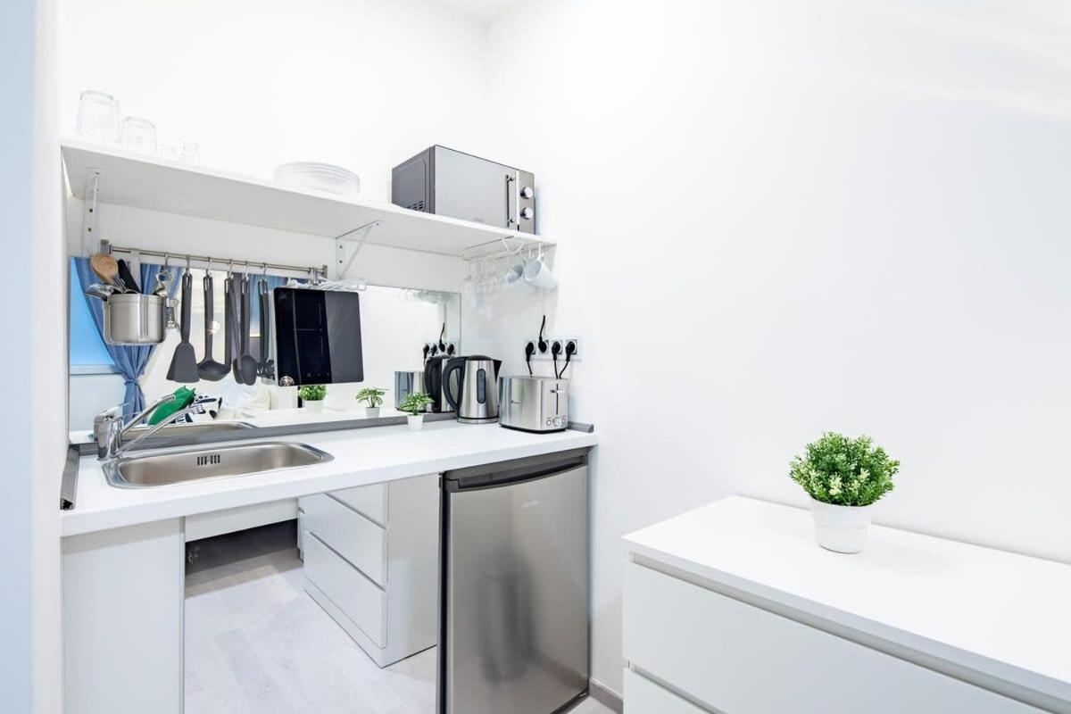 Central - New - Quiet Sleep Apartment Budapest Bagian luar foto