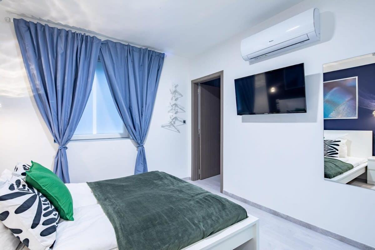 Central - New - Quiet Sleep Apartment Budapest Bagian luar foto