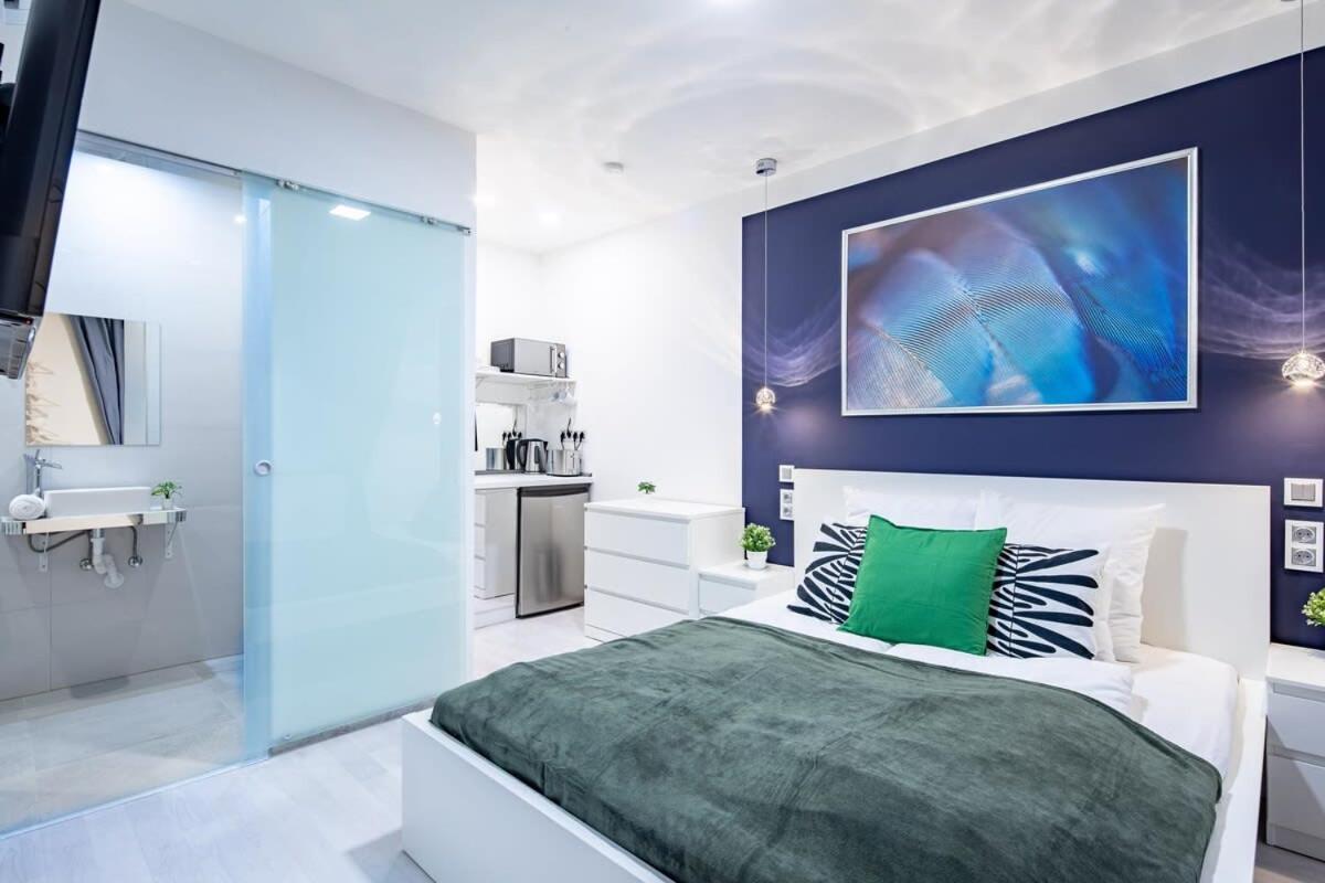 Central - New - Quiet Sleep Apartment Budapest Bagian luar foto