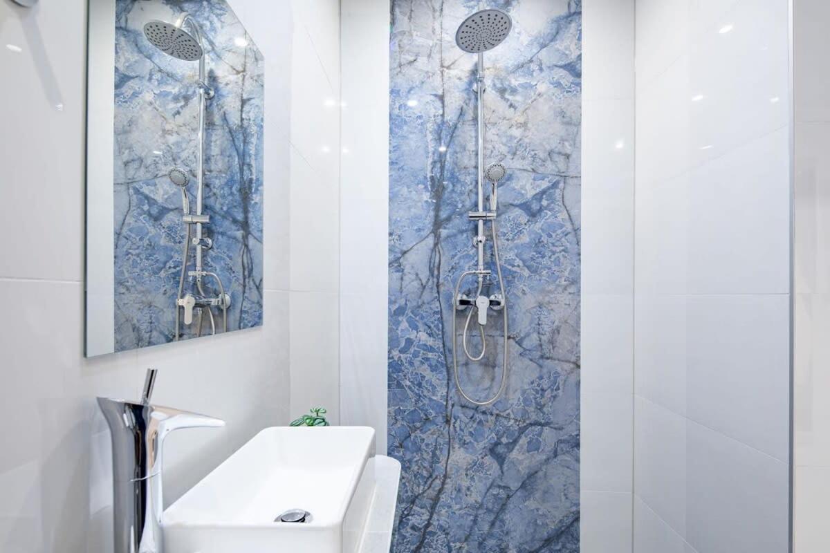 Central - New - Quiet Sleep Apartment Budapest Bagian luar foto