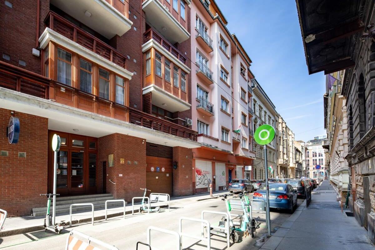 Central - New - Quiet Sleep Apartment Budapest Bagian luar foto